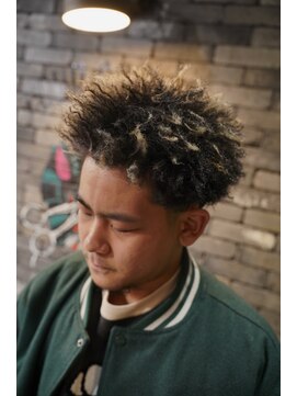 フォーコーナーズカットショップスリーセント 栄(FourCornersCutShop 3/cent) スパイキーアフロ