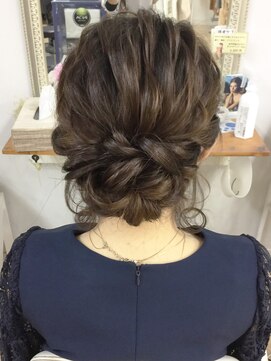 ヘアアンドメイク ゼン ヨコハマ(Hair&Make ZEN YOKOHAMA) 【ZEN横浜関】おくれ毛ありの柔らかシニョン