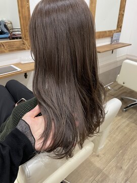 ジジ チーク 栃木(Gigi cheek) ・柔らかさ抜群のベージュカラー