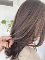 モノリス(monolith) 大人女性柔らかベージュ