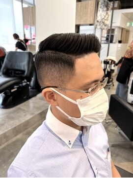 ワークス 下北沢(WORKS) 営業売上成績UP！信頼感爽やかビジネスショートフェード カット