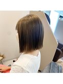 20.30代ボブ×切りっぱなしボブ×オリーブベージュ×外ハネ