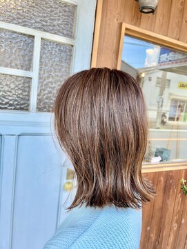 ハノン (hanon) ぷつっとミディアムスタイル+ハイライト