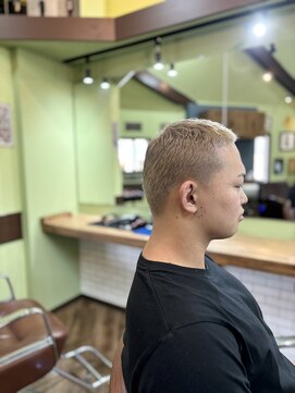 ワイズヘアースタジオ(y'z hair studio) 金髪buzz