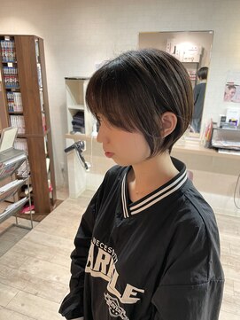 コワファーストナガサキシャンプーボーイ(COIFF1RST NAGASAKI SHAMPOO BOY) 大人可愛い20代30代50代黒髪前下がりショートボブ丸みショート◎