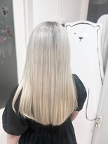 ナンバー ユアイロ 川崎(N° uairo)&nbsp;【末安】ホワイト/シルバーグレー/ケアブリーチ/20代 30代