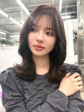 アイヴィ 表参道(IVY) グレージュカラーくびれミディアム【肥田亜沙美】