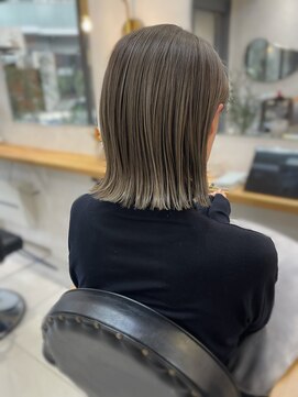 キビト(kibito) 白髪ぼかしハイライト×ライトグレージュ