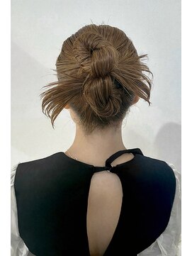 パークホワイト 代官山(PARK White) ツインヘアツインアレンジヘアセットカチモリねじりハーフツイン