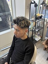 キューカンバー(CUCUMBER)&nbsp;ツイストアップバング　スキンフェード　ハイライト　メッシュ