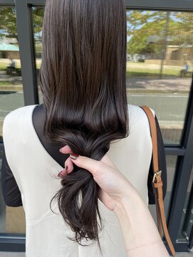 シュプール(SPUR) 秋スタイル 落ち着きオリーブグレイ暗髪黒髪 ツヤ髪ストレート