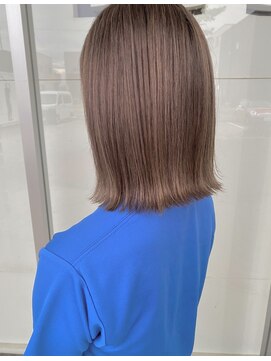 ビィシャイン 社店 切りっぱなしボブ/グレージュ