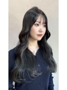 シュリー(SRee) 艶髪ロング/暗髪ヘア/顔周りカット