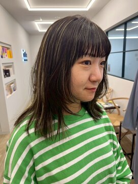 ヌビラ(Nubira) デザインカラー/ハイライトカラー/顔周りミディアムレイヤー