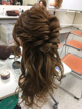 美容室 パルス 静岡鷹匠店(PALS) みつあみハーフアップ