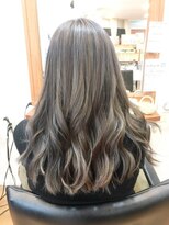 カルフール ロコ 草加西口店(Carrefour LOCO)&nbsp;～外国人風～”ブルーグレージュ×ハイライトメッシュ”