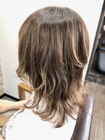 アトリエナガノ(atelier nagano)&nbsp;ニュアンスカラー/センターパート/ツヤ髪スタイル/ブルージュ