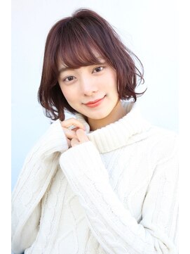 ラクシア(LUXIA) ピンクベージュが可愛いレイヤーボブ