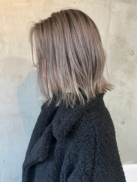 ソルトウォーター(SALT WATER) 外国人風　ホワイトベージュカラー