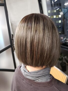 ラフランクリー(la frankly) 20代30代/イヤリングカラー/ミニボブ/マッシュボブ