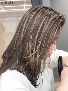 ヨロ 小岩(YOLO) ハイライトショートヘアダブルカラーイルミナカラーオージュア