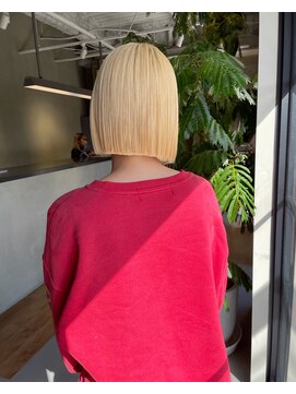 ニキータ(Nikiita) ブロンドボブ　B2006