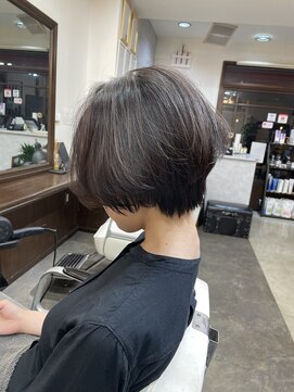 ムーブ(Moob) 襟足スッキリトップふんわりショートボブスタイル【別府】