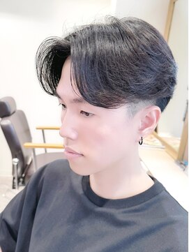 ハレ ヘアサロン(Hale hair salon) Haleビジネスニュアンスパーマセンターパートフェザーパーマ原宿