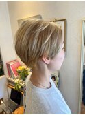 大人かわいい耳掛けハンサムひし形束感ショート☆ブロンド女子