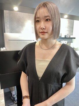 ケンジ 横浜(KENJE) 切りっぱなしボブ/ミルクティーグレージュ/ブリーチカラー