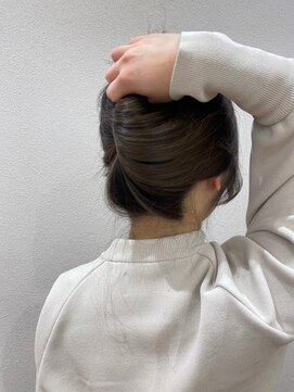 モルニ(MORNI) 髪質改善トリートメント_マロンベージュ Aラインボブ かきあげ