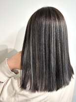 ラヴィエール(LAVIERE by R-EVOLUT)&nbsp;ハイライト白髪ぼかしミディアムレイヤーグレージュ柏/柏駅