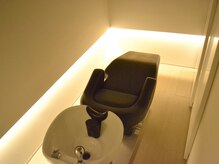 至極のリラックス、フルフラットのシャンプー首が痛くならず癒しのスパが受けられます。