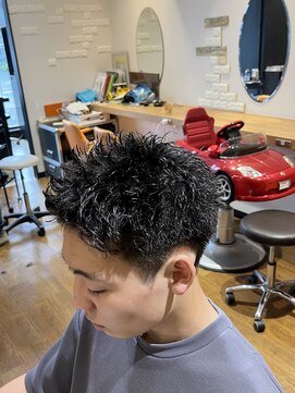 チャンピオン スパイキーショート、ヒロ