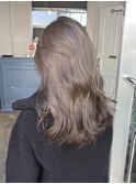 透明感アッシュグレージュ　柔らかロングレイヤー