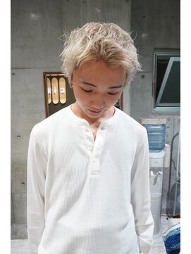 シィーム(cime) ホワイトカラー　スパイキーヘア