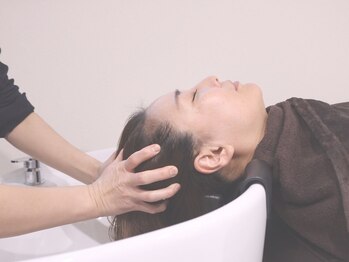 ヴィヴァーチェ(vivace)の写真/個室内でのシャンプーブースで、贅沢なプライベート時間のひとときを…＊