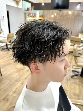 スカイ(SKY) ツイスパ/波巻き/眉毛/バーバー/ニュアンスパーマ/ブリーチ