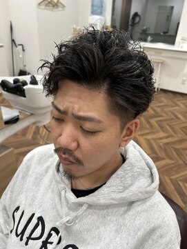 ヒカリ バイ イサミ 西川口(Hikari by ISAMI) 韓国マッシュスペインカールスパイキーショート〈理容室〉西川口