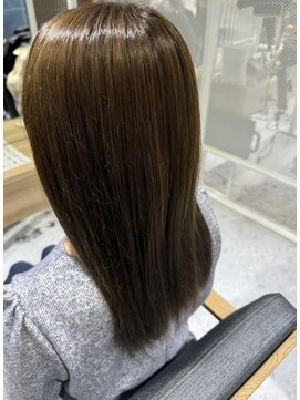 バイエイト(X８) オフィスカジュアルな暗髪アッシュブラウン