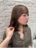 オリーブベージュ