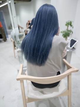 キオク(KIOX) 色落ちシルバーのブルーカラー　ショートヘア