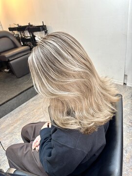 ブレンド 渋谷(BLend) ハイライトカラーミディアムバタフライカットデザインカラー