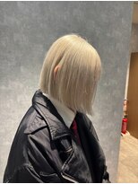 ルル(Lulu)&nbsp;ホワイトブロンド切りっぱなしボブ