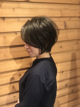 クルール(couleur) 少し大人の前下がりショート