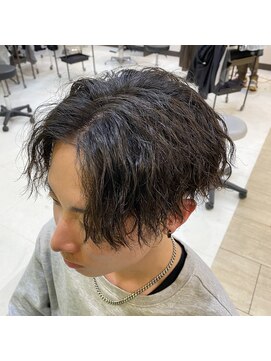 ケリーズグリーン(Kelly's Green) ドライ質感×前下がりセンターパート×ツイスパ　#蕃本　啓利