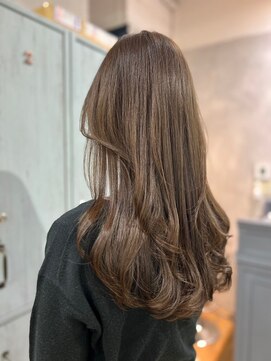 オーストヘアジジ(Aust hair Gigi) エアリーロング×艶マットグレイ