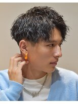 フリーク バーバーショップ 都島店(FREAK BARBER SHOP) 黒髪縦落ちツイストスパイラルパーマ無造作アップバング