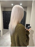 12563ニュアンスカラーホワイトアッシュ艶髪ホワイトブロンド