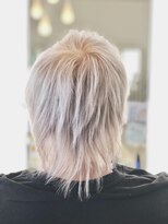 ミーティア バイ クアトロ(Meteor By QUATRO) ホワイトカラー×ショートウルフ